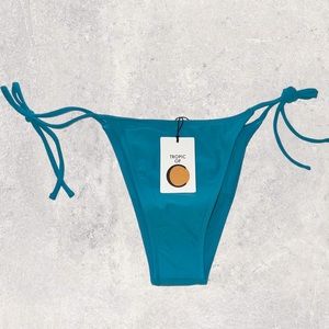 praia bottom in sea breeze C+